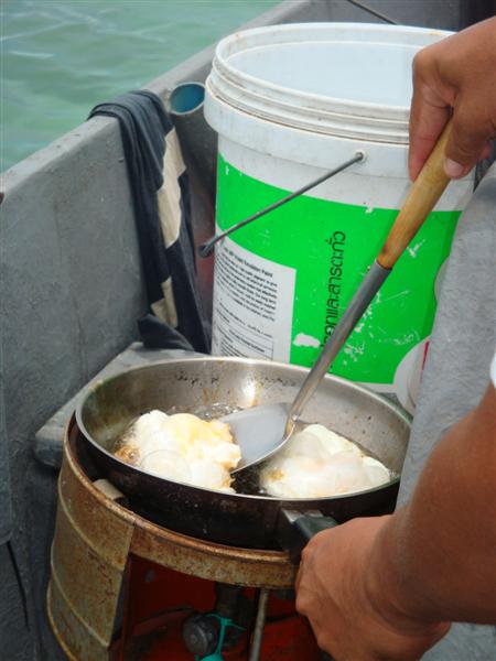 น้าเทน.....ทอดไข่     :umh: