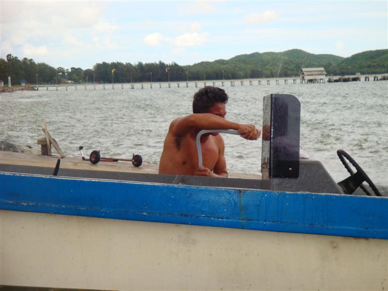 มีน้ำจืดให้ล้างเรือด้วย   :cheer: :cheer: :cheer:
