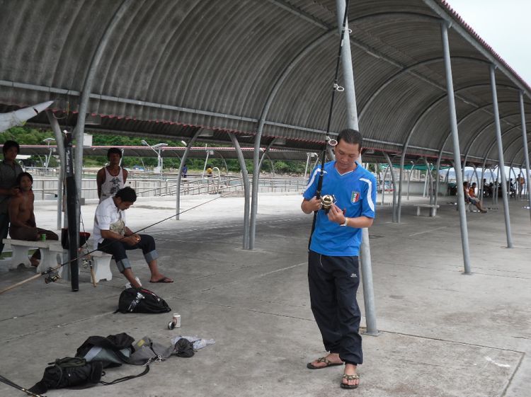    

    การกลับมาของ    น้ายุทธแห่งเกาะล้าน

        รีบเลยครับไม่รอไรทั้งนั้น  น้าเค้าขึ้นเรือ