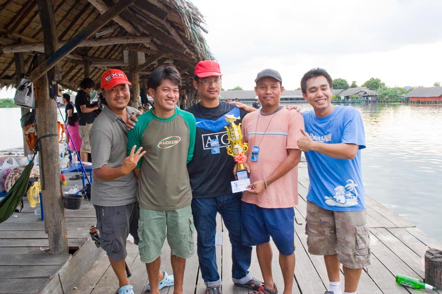 ผมว่าไหนๆก็มีเสื้อทีมกันทั้ง2ทีมแล