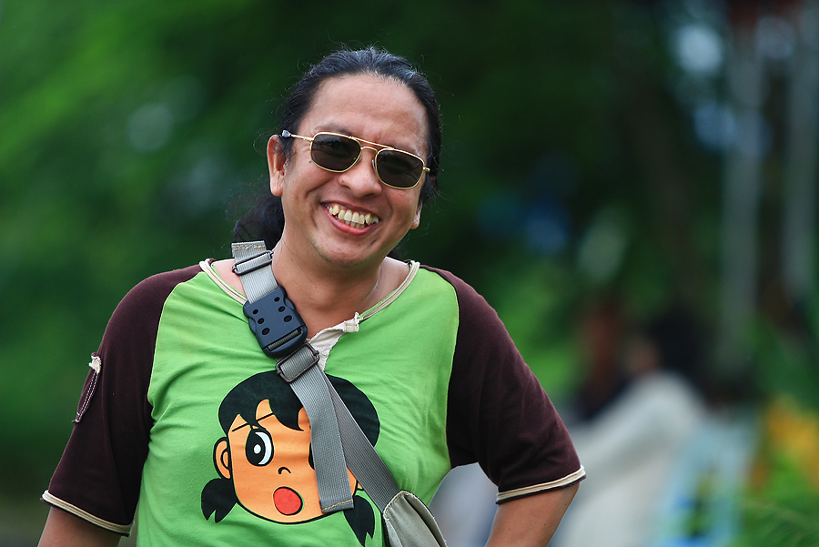 ป๊าดดดดดดดดดดด...น้าหนุ่ย โสภณ โสภารัตน์ 
มามัยเนี่ย...แข่งก้อไม่แข่ง ปลา เปลอไม่ตก...เอาแต่ยืนยิ้ม