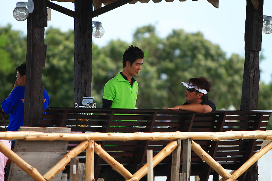 น้าเต้--- เพ่เสี่ยกูล ถามไรหน่อยสิครับ
น้ากูล---เรื่องถ่ายรูปรึครับ รึว่าเรื่องหมายตกปลาที่จันท์
น