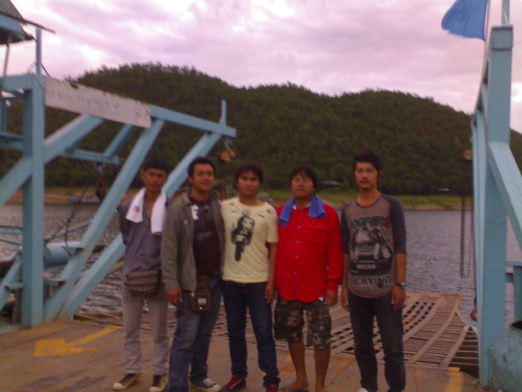 เอ้าถ่ายรูป หมู.........เอ้ยรูปหมู่กันหน
