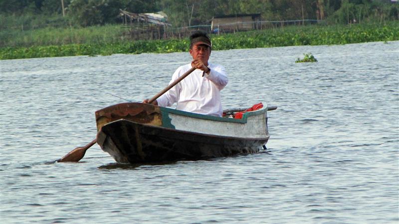  [b]" มาแล้ว...เรือผม..5555...

                 ดูๆ..ป๊าดดดดด...ผู้ชายพายเรือ...( สำนวนน้าไร่ส้ม