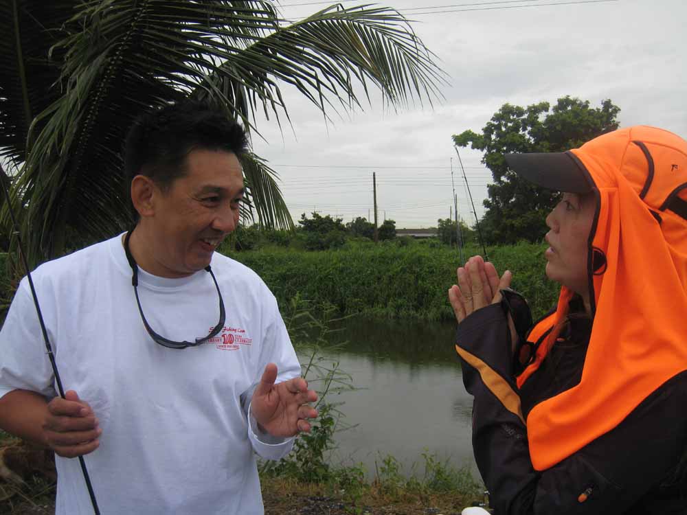 



พี่เล็ก....แปดริ้ว.......รู้จักกันมาเป็นสิบปี........


เมื่อก่อน...ยังไง.....ปัจจุบัน...