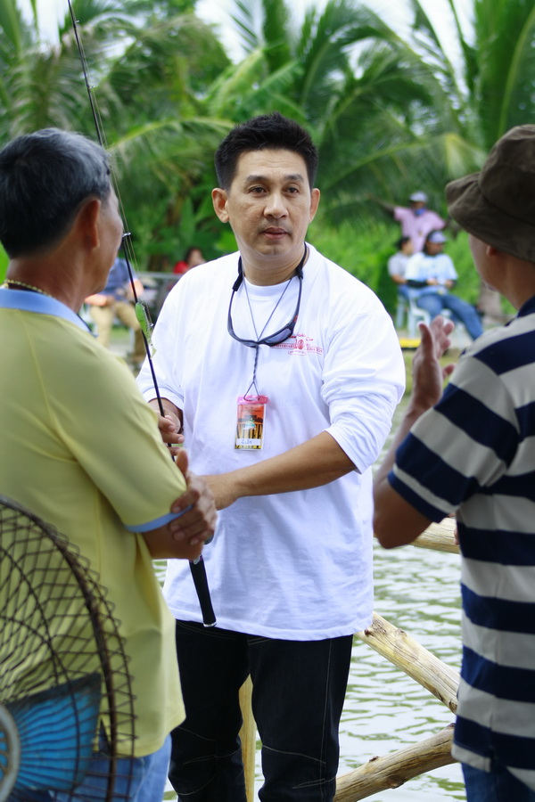 คุณเล็ก ติดงานถ่ายภาพ เลยขอตัวกลับ