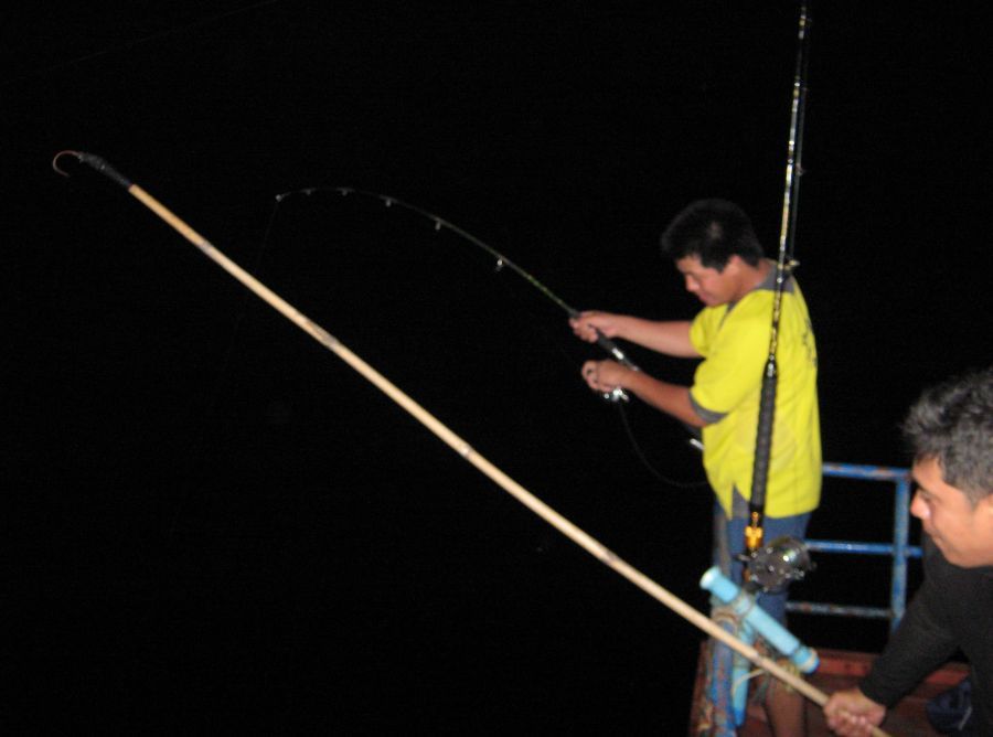 ปักคันทิ้งเอาไว้แล้วมาเก็บภาพที่หัวเรือวิ่งร้อยเมตรเลยครับดีน่ะที่ทัน :grin: :grin: :grin: :grin: :g