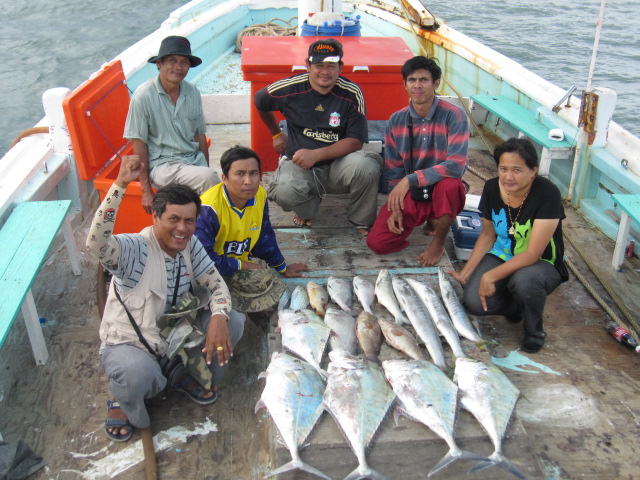 ลาด้วยภาพนี้นะครับ กับเรือไต๋ หนึ่ง ลงเรือ ที่ทางเข้า ศาลเจ้าแม่ ทับทิมเบอร์ โทร  0810177907     
