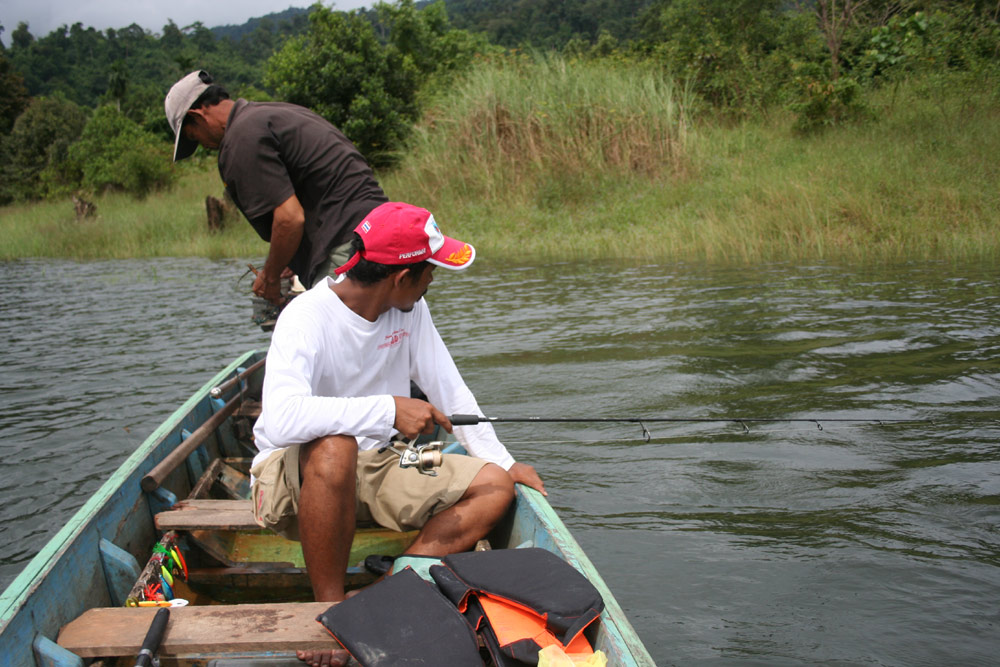 ก่อนจะขึ้นเรือก็หลุดไปซะ.....เสียดาย....ไม่ได้ทำปลาบินเลย แล้วผมก็ได้หนูป๊อกไซส์ไล่เลี่ยกัน แต่ภาพถ่