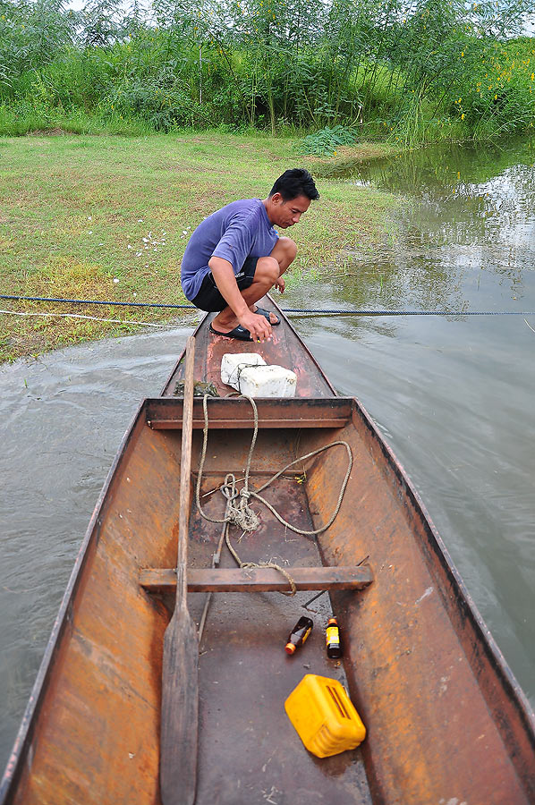 พี่มานัสเอาเรือเล็กออกมาที่แพแล้วครับ :blush: