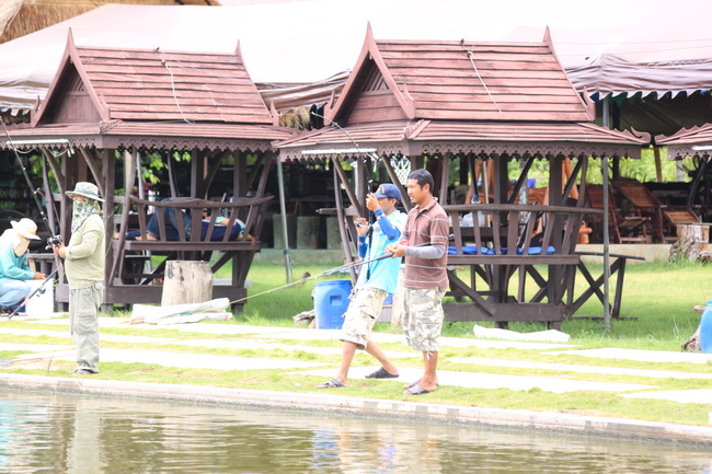 น้า ปิ๊ก Relax 7  ปลากินอีกแล้ว :laughing:
