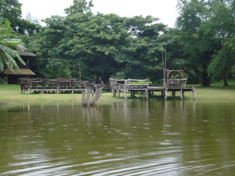 บรรยากาศมันน่านั่งรับประทานแอลกอฮ