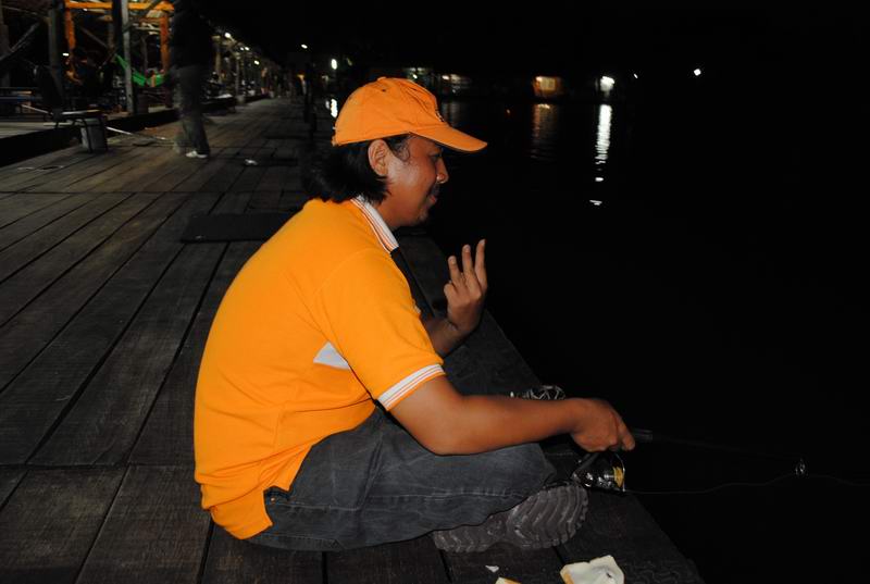 [q][i]อ้างถึง: noyHANGMAN posted: 05-09-2553, 22:18:42[/i]

หวัดดีคับน้าป้อม :blush:[/q]


หวัด