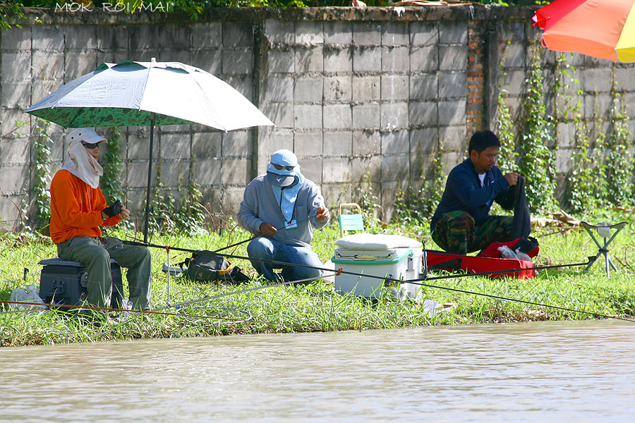 บางคนยังไม่เรียบร้อยเลย..........แต่เค้าเริ่มแข่งกันแล้ว ประมาณว่าใจเย็นๆๆ