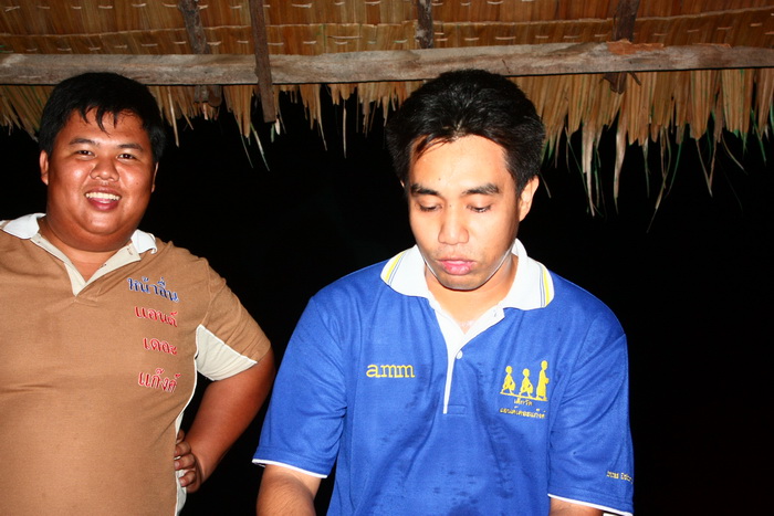 หนุ่มหน้ามึน :laughing: :laughing: :laughing: :laughing: :laughing:

แ
