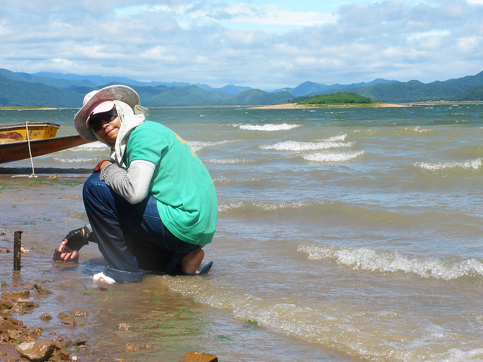 เฮ่อๆๆๆ   ถึงฝั่งซะที  คิดว่าไปนั่งบานานาโบ๊ท  ที่พัทยาซะอีก :laughing: :laughing: :laughing: