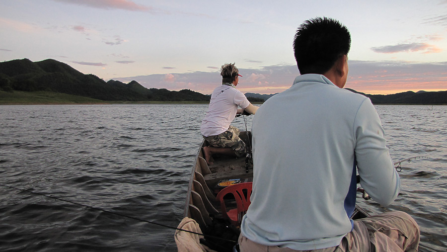 
    ลอยเรือไปถ้าเจอเกาะเล็กเกาะน้อยอย่าผ่านไปเฉยๆนะครับลองหวดดูก่อน เสียเวลาและโอกาสดีนักแล...... 