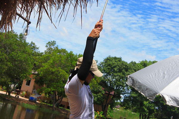 ผมไม่รู้ตัวเลยจริง ๆ นะเนี้ย ว่าท่าทางมันออกมาเป็นแบบนี้ พอปลาติดเบ็ด มันก็เป็นไป เองเลย  :laughing: