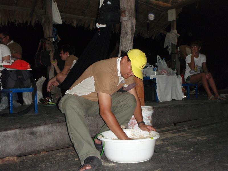 น้ายอด..ยีรำ...หมวกแสบตาจริงๆเลย.. :grin:
