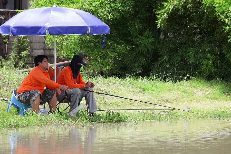 ส่วน คู่นี้ ก็ Hot เหมือนกัน ครับ จนปลาว่ายหนี ไปหมด .... :laughing: :laughing: