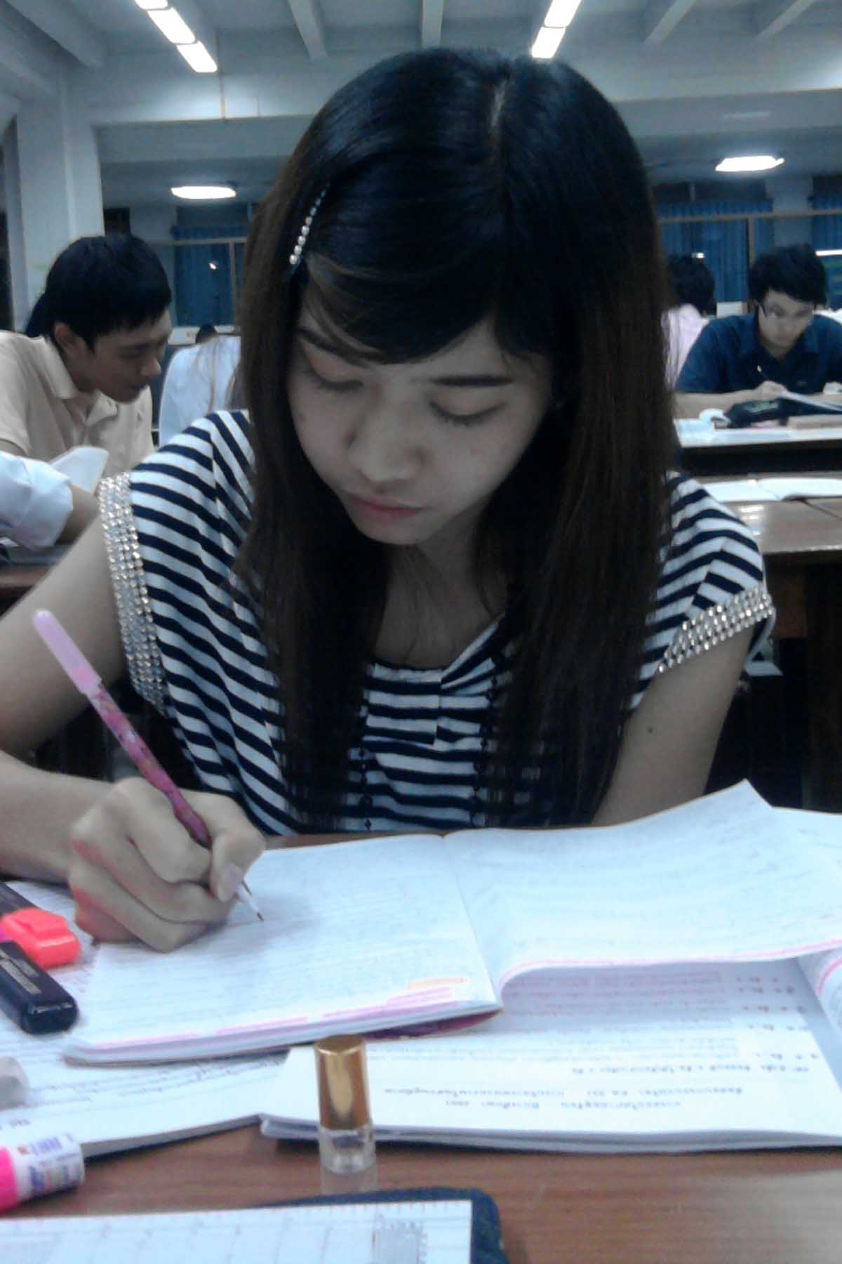 รูปนี้เขียน ......... บ่นพี่ชายขี้งอลค่ะ 