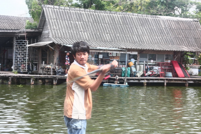 ท่าโยนเท่สุดๆ หล่ออีกตะหาก
 :love: :love: :love: :love: :love: :love: :love: :love: