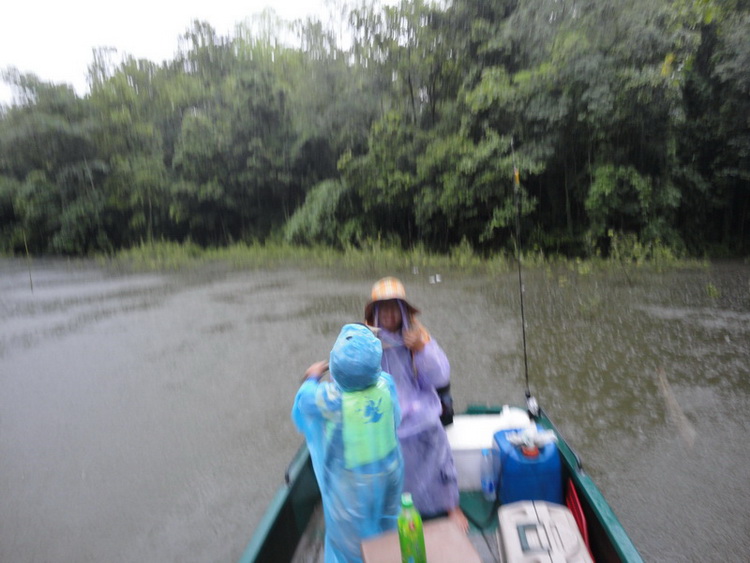 ฝนตกตลอด แต่น้องเคน ก็ไม่บ่น