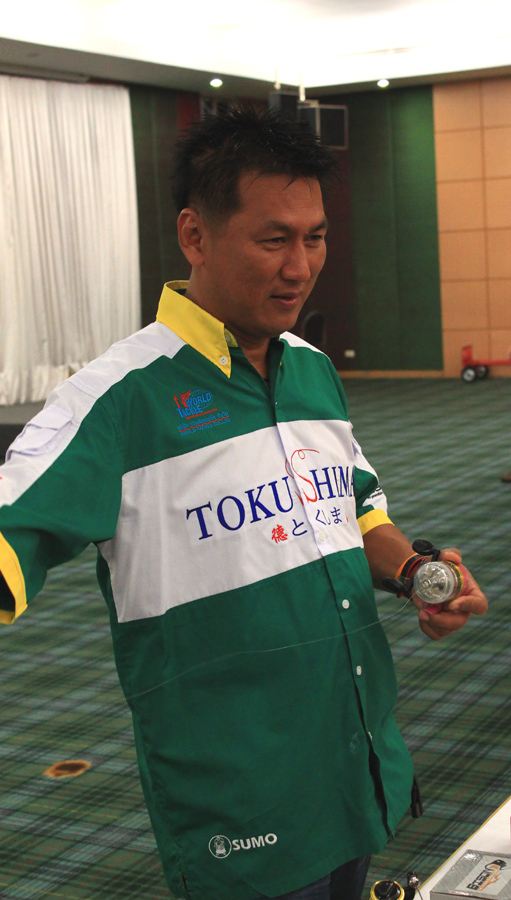 พี่ตุ้ม หมาป่า ครับ.........เริ่มป่วนแต่เช้าเลยครับ