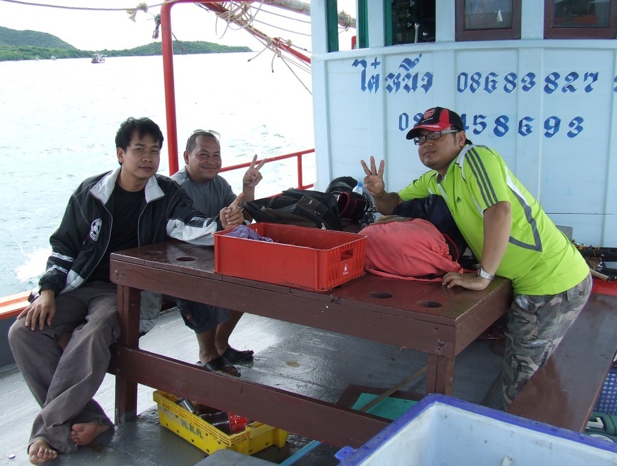 พอลงเรือก็เริ่มแอคท่ากันเลย
[q][i]อ้างถึง: ละมุด posted: 07-09-2553, 20:53:41[/i]

ชอบแสมสารครับ.