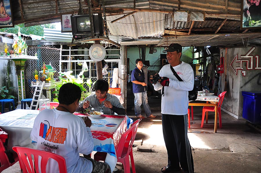 รีบกินกันไวๆน่ะ แห้วรออยู่ที่ลำตะคองมีตั้งหลายหัว :laughing: :laughing: :laughing: