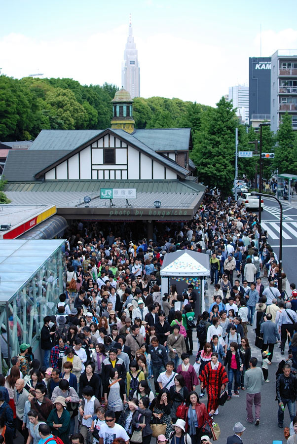 ที่นี่สถานีรถไฟ haraJuku ตั้งใจจะไปถ่ายวัยรุ่นญี่ปุ่นแต่งคอสเพล....
ขอบคุณน้าที่ยังตามเที่ยวญี่ปุ่น