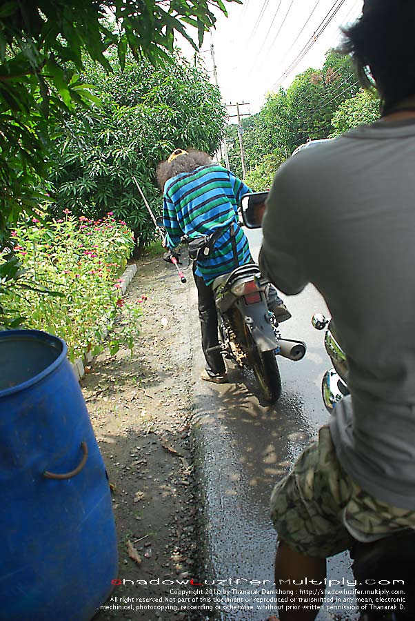 ย้ายหมาย จะไปฝั่งลำลูกกา ถึงกับต้องข้ามน้ำ ข้ามทะเลกัน (น้ำท่วม)

รถน้าเมย์ ดับ งานงอกสิทีนี้

น