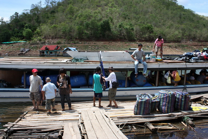  [center] [b]ถึงแล้วคับ  ท่าเรือน้ำโจน  ปีนี