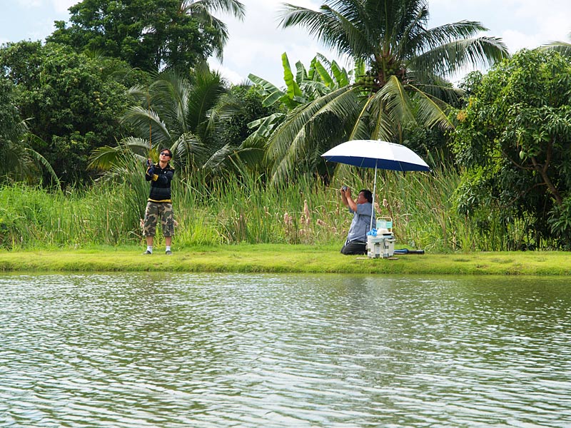 ระหว่างรอให้พี่เอกถ่ายภาพให้ ถ่ายภาพเสร็จ ผมได้ยินเสียงตะโกนมาว่า คันหัก ว่ะะะ