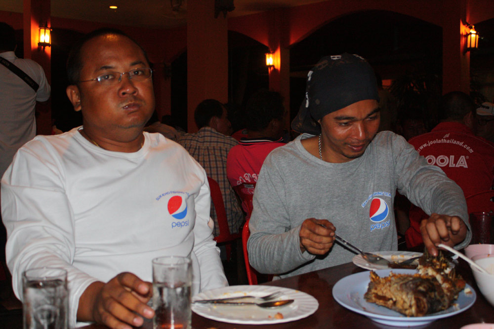 เต็มปาก เต็มคำเลยนะ....พี่หนู........ :laughing: :laughing: :laughing:  เอ้ย...โปรก๊อปวางมือมั่ง... 