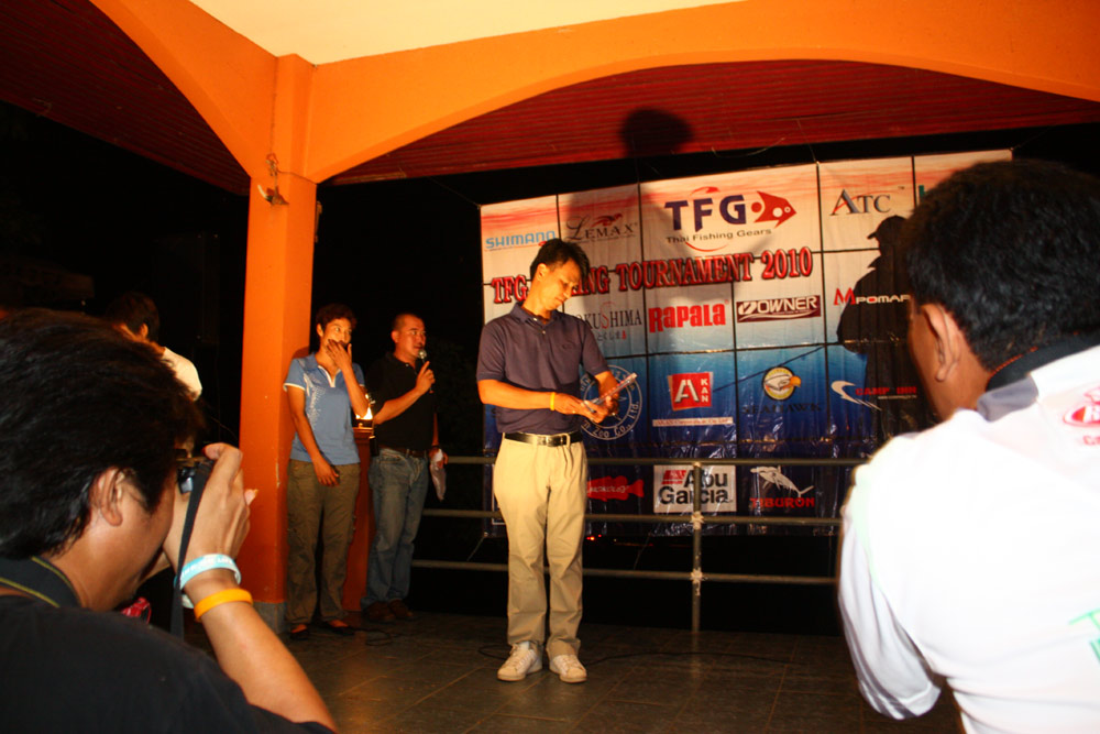 จากนั้นประธานกล่าวเปิดงาน..... :smile: :smile: :sm