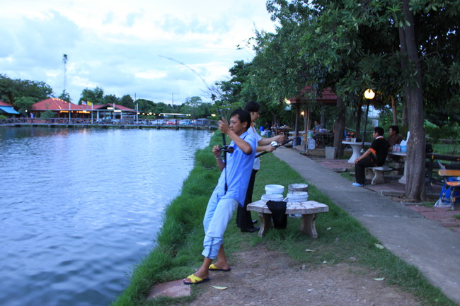 น้านกเหงา ตามมาทีหลัง ไม่นานก็ได้ปลาแล้ว :grin: