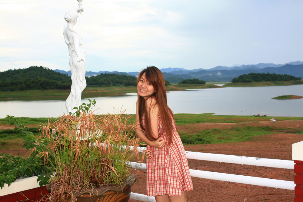 นางแบบ.......ลูกสาวน้าหนู ทะโมน............พ่อตัวดำ...ลูกสาวทำมขาวหว่า...... :spineyes: :spineyes: