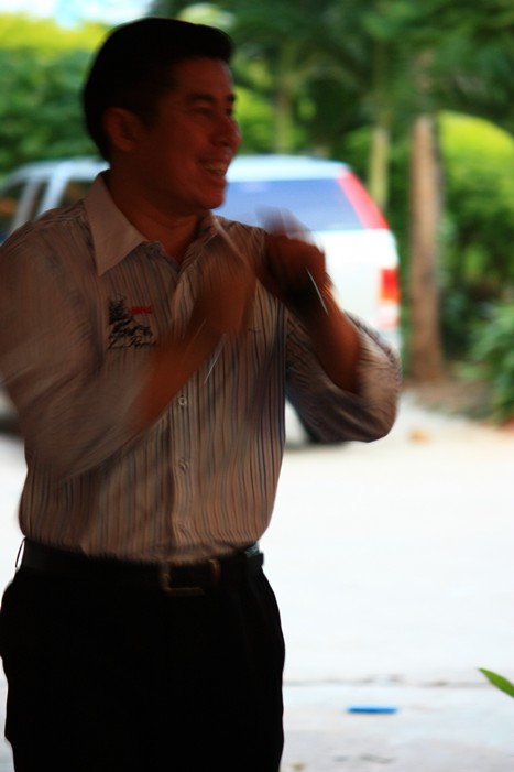 พี่แจ๊ค ราพาล่า ผู้จัดการที่หล่อที่สุดในวงการครับบบบบบบบบบบ :cool: :cool: :cool: