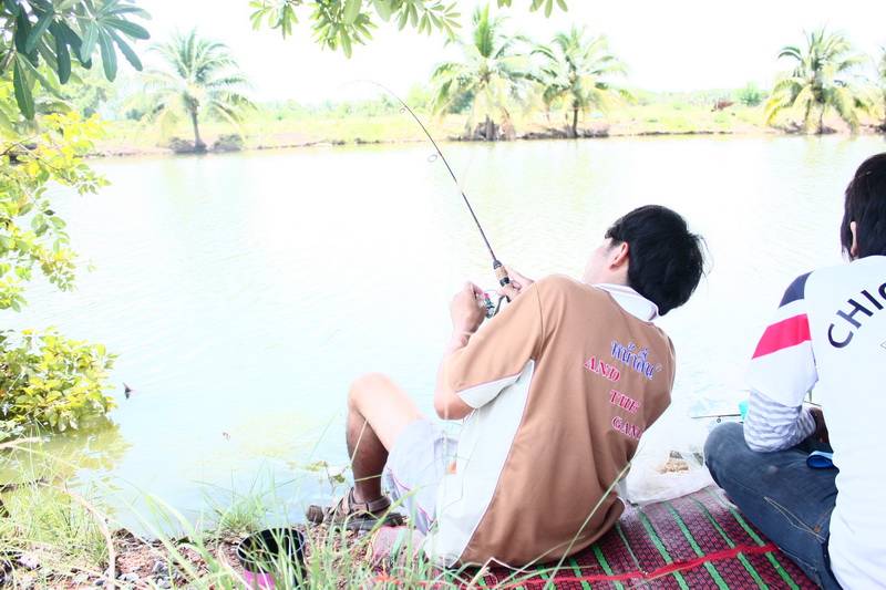 แล้วก็หนีกันทั้งคู่

 :tongue: :tongue: :cheer: