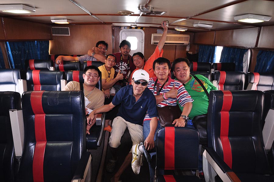 ตัดมาวันเดินทางกลับเลยนะครับตอนนี้พวกผมอยู่บนเรือช้ามเกาะครับเพื่อจะข้ามมาฝั่งไทย

