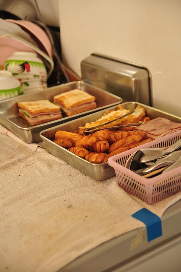 มื้อเช้าของพวกเราครับ  :umh: