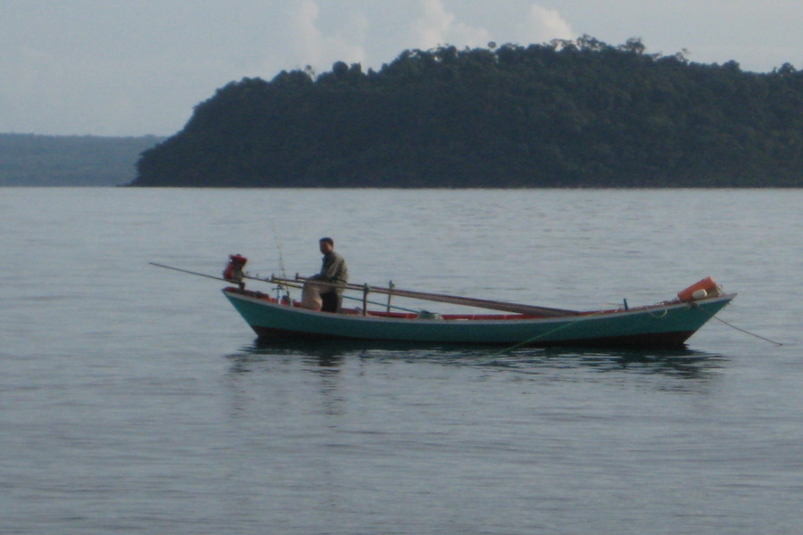 เรือตกปลาขายที่เกาะกูดครับ :smile: