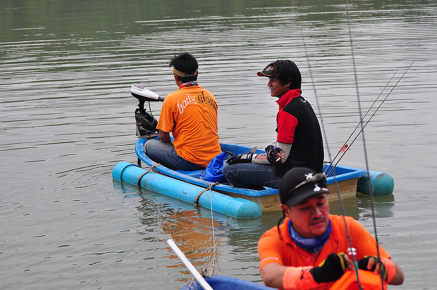 ลงเรือไปกันแล้ว :grin: