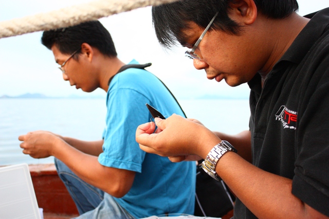 เรือออกเเล้วคับ ก็ต้องเตรียมอุปกรณ์ เพื่อไม่ให้เสียเวลา