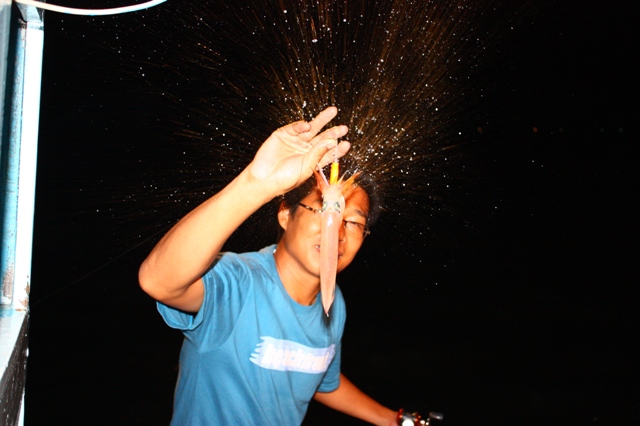 ตกอยู่ดีๆ มีสารพิษคับ เปื้อนกันหมดเลย..