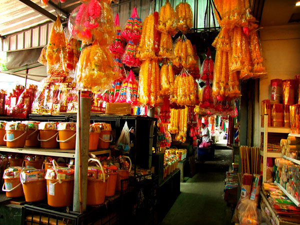 ที่น่าสนใจก็คือ ตลาดริมคลอง ที่จะต