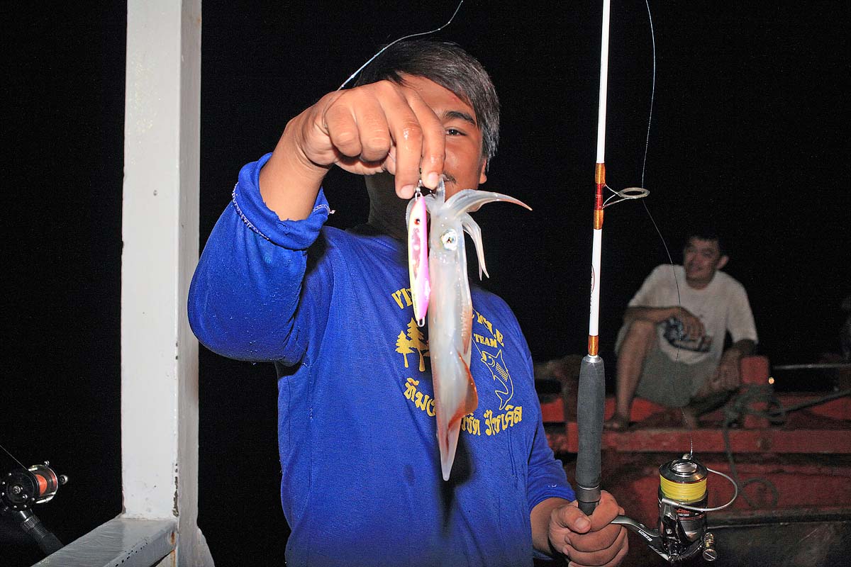 ไต๋ป๊อก ขยันมาก JIG  เป็น 200-300 ไม้  อินทรี