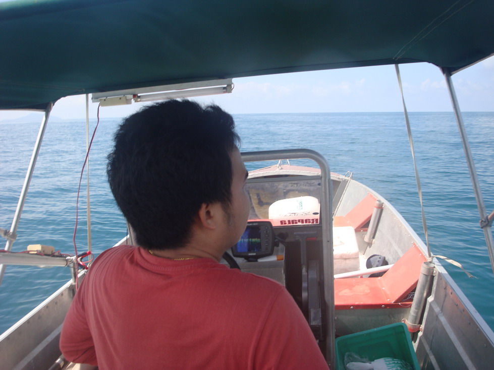 ออกเดินทางกันประมาณ10โมงเช้า
เอาเรือลงน้ำที่หาดราไวย์ เราก็ลุยกันเลย

 :ohh: :ohh: :ohh: