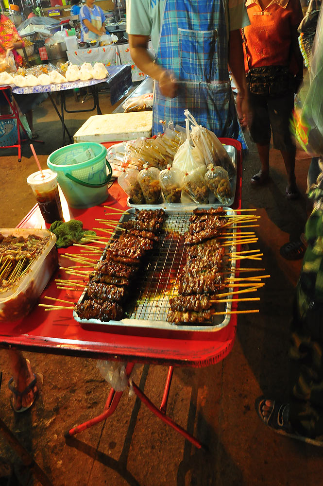 ข้าวหมูปิ้งร้อนๆร้านนี้ มาทีไรซื้อทุกที :laughing: